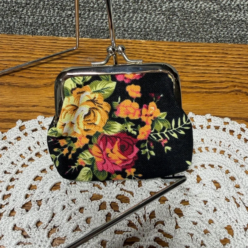 Vintage Style Floral Kiss Lock Coin Purse Black Canvas Rose Print Mini Pouch